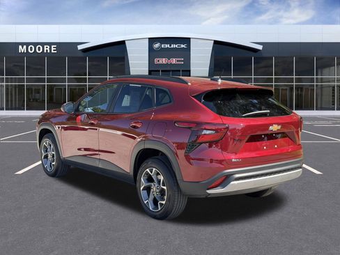 Used 2024 Chevrolet Trax LT w/ Driver Confidence Package FWD image 6