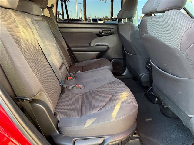 Used 2021 Toyota Highlander LE AWD/4WD image 11
