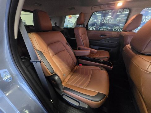 Used 2022 Nissan Pathfinder Platinum w/ Cargo Package image 25