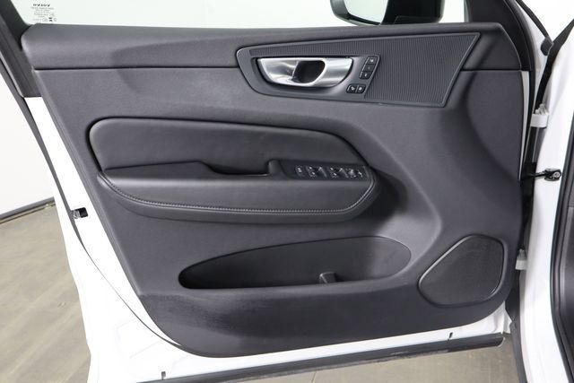 Used 2024 Volvo XC60 B5 Plus AWD/4WD image 17