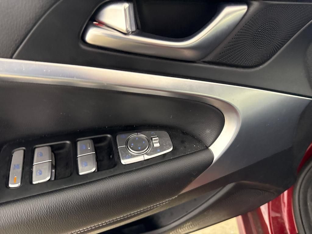 Used 2023 Genesis G70 2.0T AWD/4WD image 18