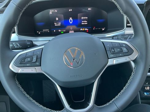New 2025 Volkswagen Taos SE image 19