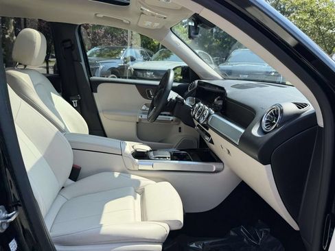 Used 2023 Mercedes-Benz GLB 250 w/ Premium Package image 10
