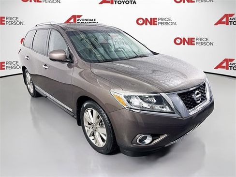 Used 2016 Nissan Pathfinder Platinum image 1