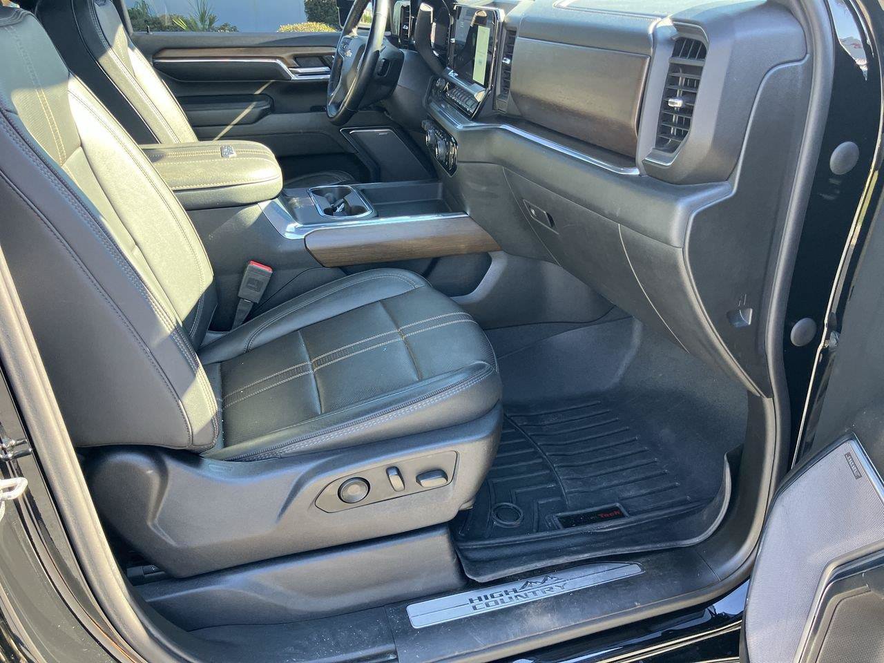 Used 2024 Chevrolet Silverado 3500 High Country w/ High Country Premium Package AWD/4WD image 38