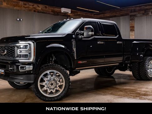 Used 2024 Ford F450 Platinum w/ FX4 Off-Road Package image 4