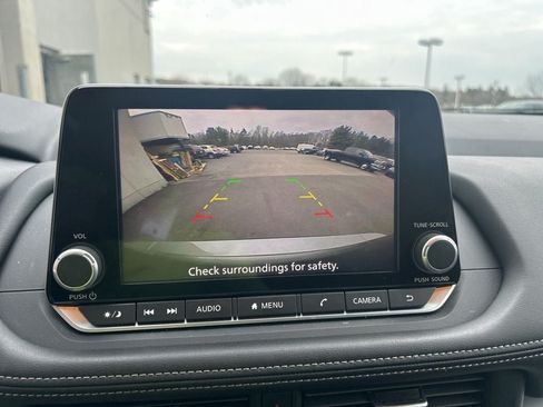 Used 2025 Nissan Rogue SV AWD/4WD image 14