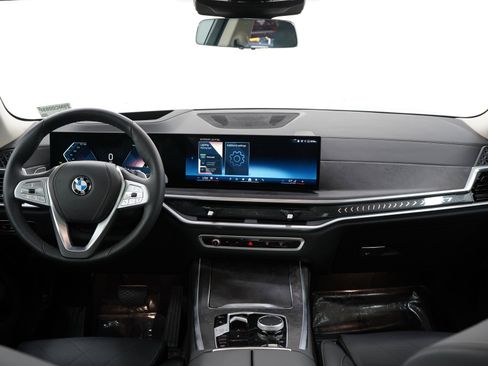 Used 2026 BMW X7 xDrive40i AWD/4WD image 21