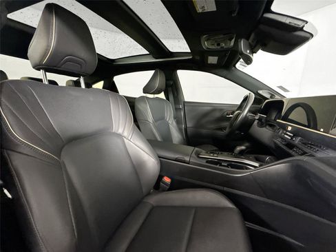 Used 2023 Toyota Crown Limited image 45