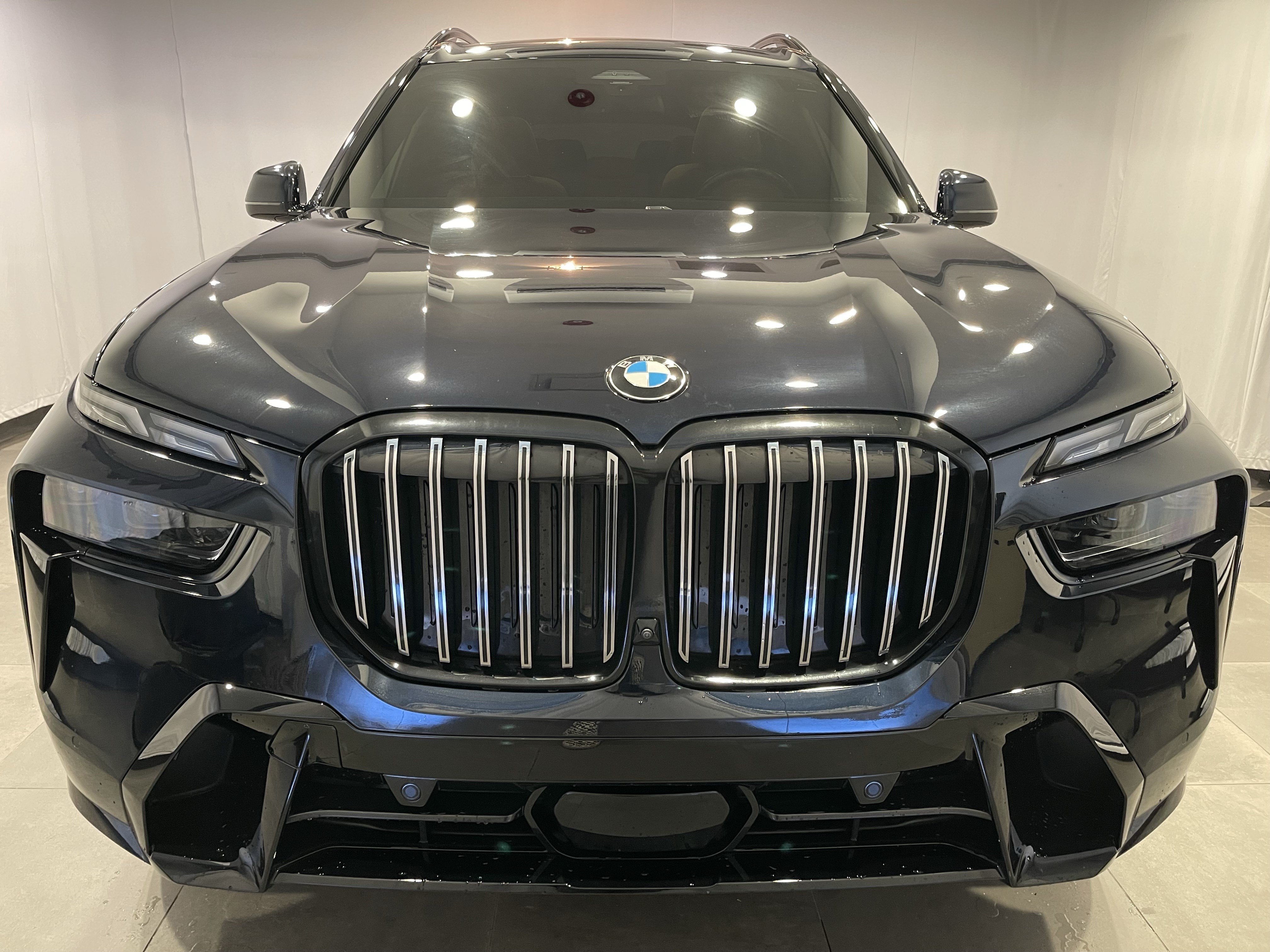 Used 2025 BMW X7 xDrive40i w/ M Sport Package AWD/4WD image 2