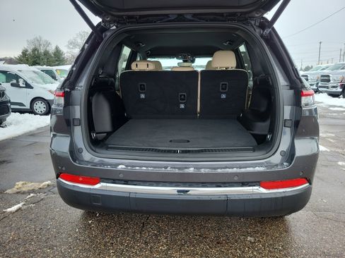 Used 2024 Jeep Grand Cherokee Limited image 24