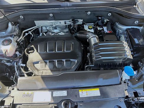 Used 2025 Volkswagen Atlas SE image 31