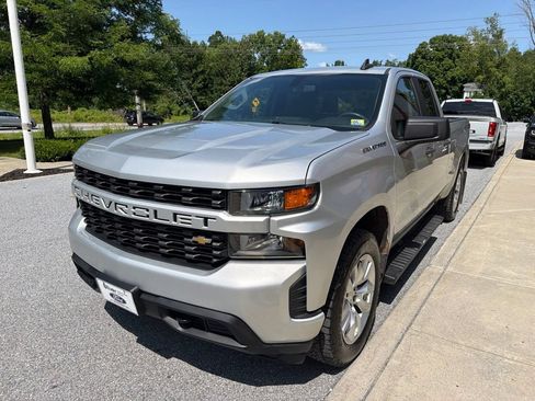 Used 2019 Chevrolet Silverado 1500 Custom w/ Custom Convenience Package AWD/4WD image 3