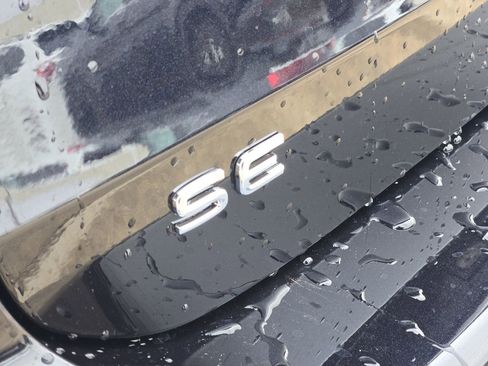 New 2026 Volkswagen Taos SE image 9