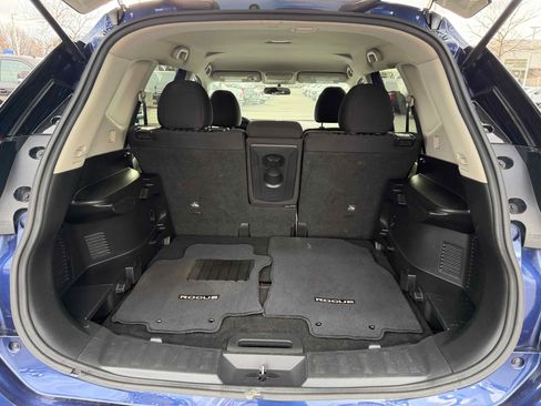 Used 2017 Nissan Rogue SV image 30