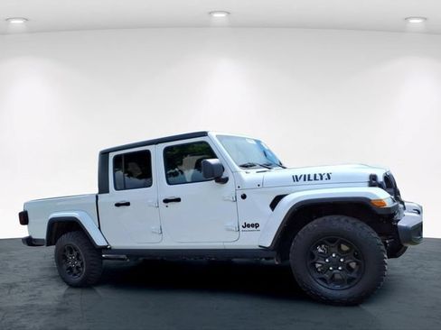 Used 2023 Jeep Gladiator Sport AWD/4WD image 6