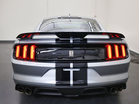 Used 2020 Ford Mustang Shelby GT350 w/ Technology Package image 4