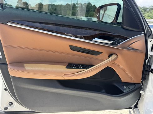 Used 2018 BMW 530i RWD image 13