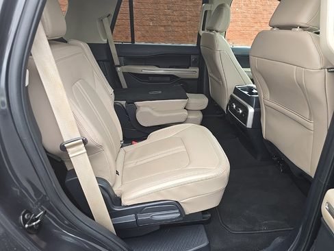 Used 2023 Ford Expedition Limited image 24