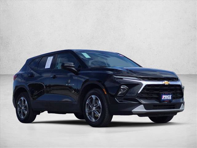 Used 2025 Chevrolet Blazer LT FWD image 3