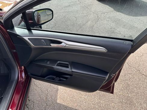 Used 2018 Ford Fusion SE FWD image 33