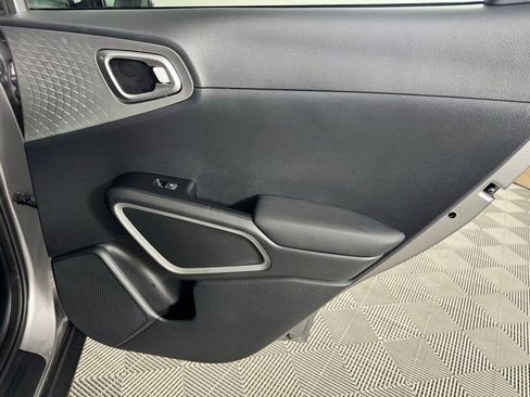 Used 2025 Kia Soul LX w/ LX Technology Package FWD image 36