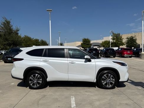 Used 2026 Toyota Highlander XLE AWD/4WD image 4