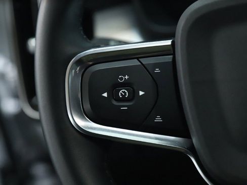 Used 2024 Volvo XC40 B5 Core image 24