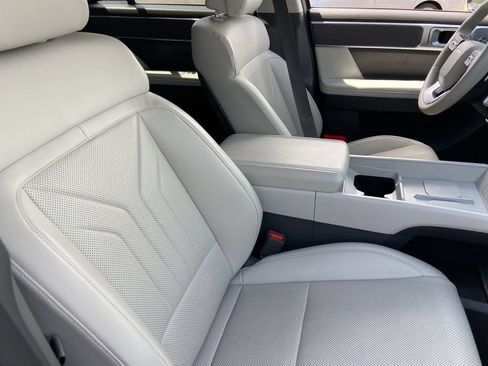 Used 2025 Hyundai Santa Fe SEL FWD image 23