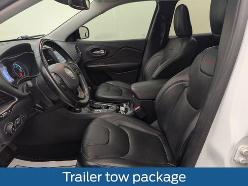 Used 2020 Jeep Cherokee Trailhawk image 4