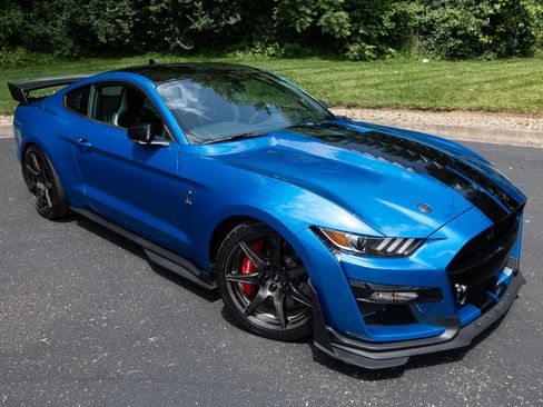 Used 2021 Ford Mustang Shelby GT500 w/ Carbon Fiber Track Pack RWD image 4
