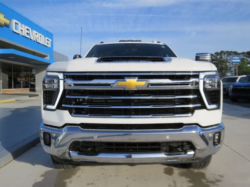 New 2026 Chevrolet Silverado 3500 LTZ w/ LTZ Convenience Package AWD/4WD image 8