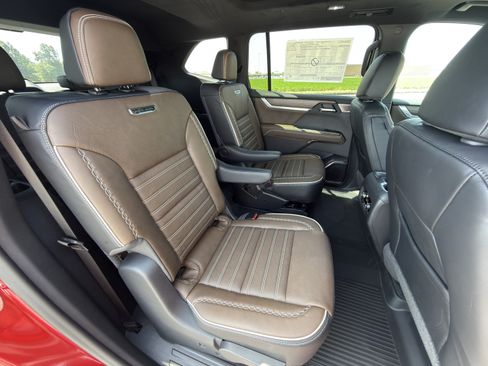 New 2026 GMC Acadia Denali Ultimate w/ LPO, Floor Liner Package AWD/4WD image 17