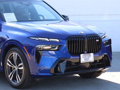 Used 2025 BMW X7 M60i w/ Executive Package image 2