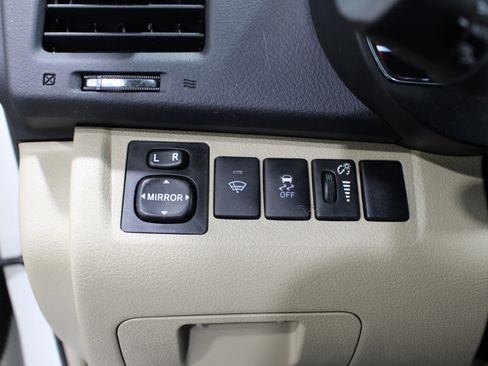 Used 2012 Toyota Highlander SE w/ Tech Pkg AWD/4WD image 8