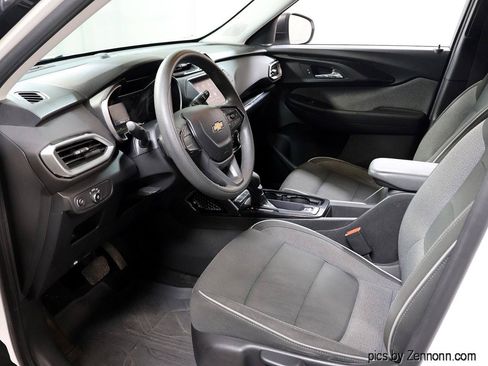 Used 2021 Chevrolet TrailBlazer LS FWD image 12