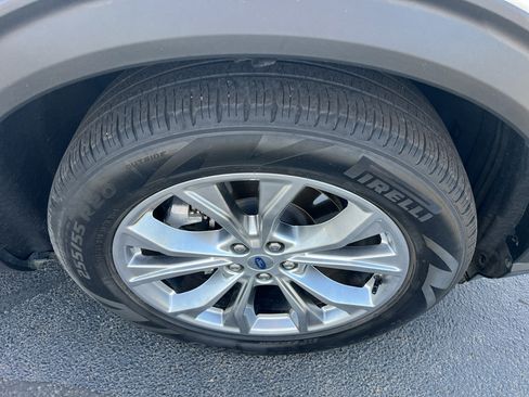 Used 2022 Ford Explorer XLT w/ Equipment Group 202A image 11