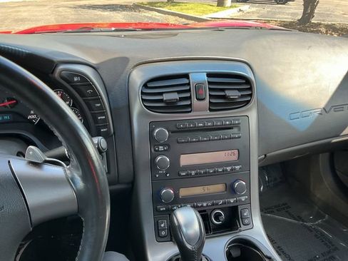 Used 2006 Chevrolet Corvette Coupe w/ Preferred Equipment Group RWD image 18
