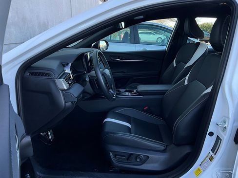 Used 2025 Toyota Camry SE image 10