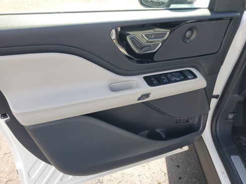 New 2026 Lincoln Aviator AWD image 8