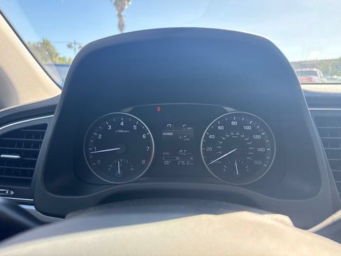 Used 2018 Hyundai Elantra SE FWD image 11