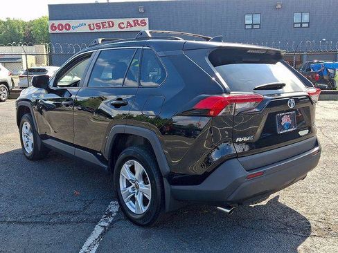 Certified 2021 Toyota RAV4 LE AWD/4WD image 3