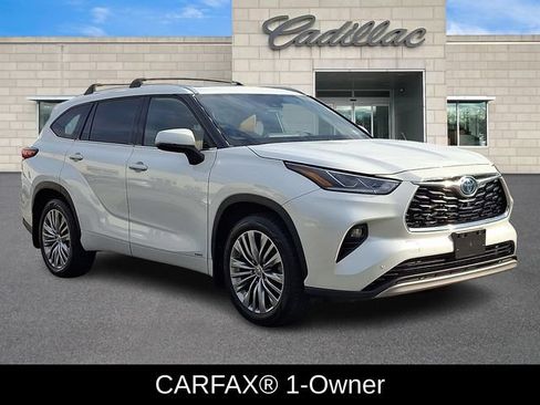 Used 2022 Toyota Highlander Platinum AWD/4WD image 2