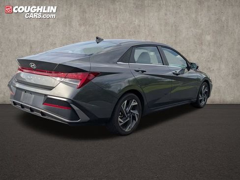 Certified 2025 Hyundai Elantra SEL FWD image 7