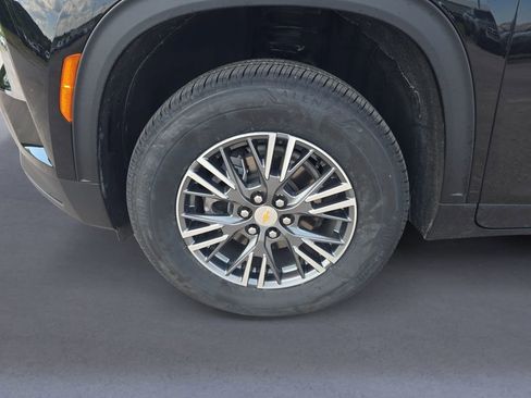 Used 2025 Chevrolet Traverse LT FWD image 10