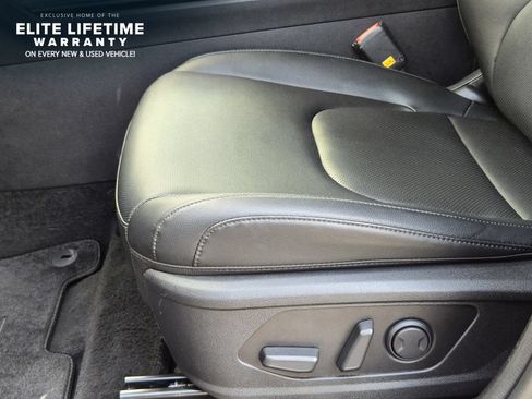Certified 2025 Kia Sportage SX FWD image 18
