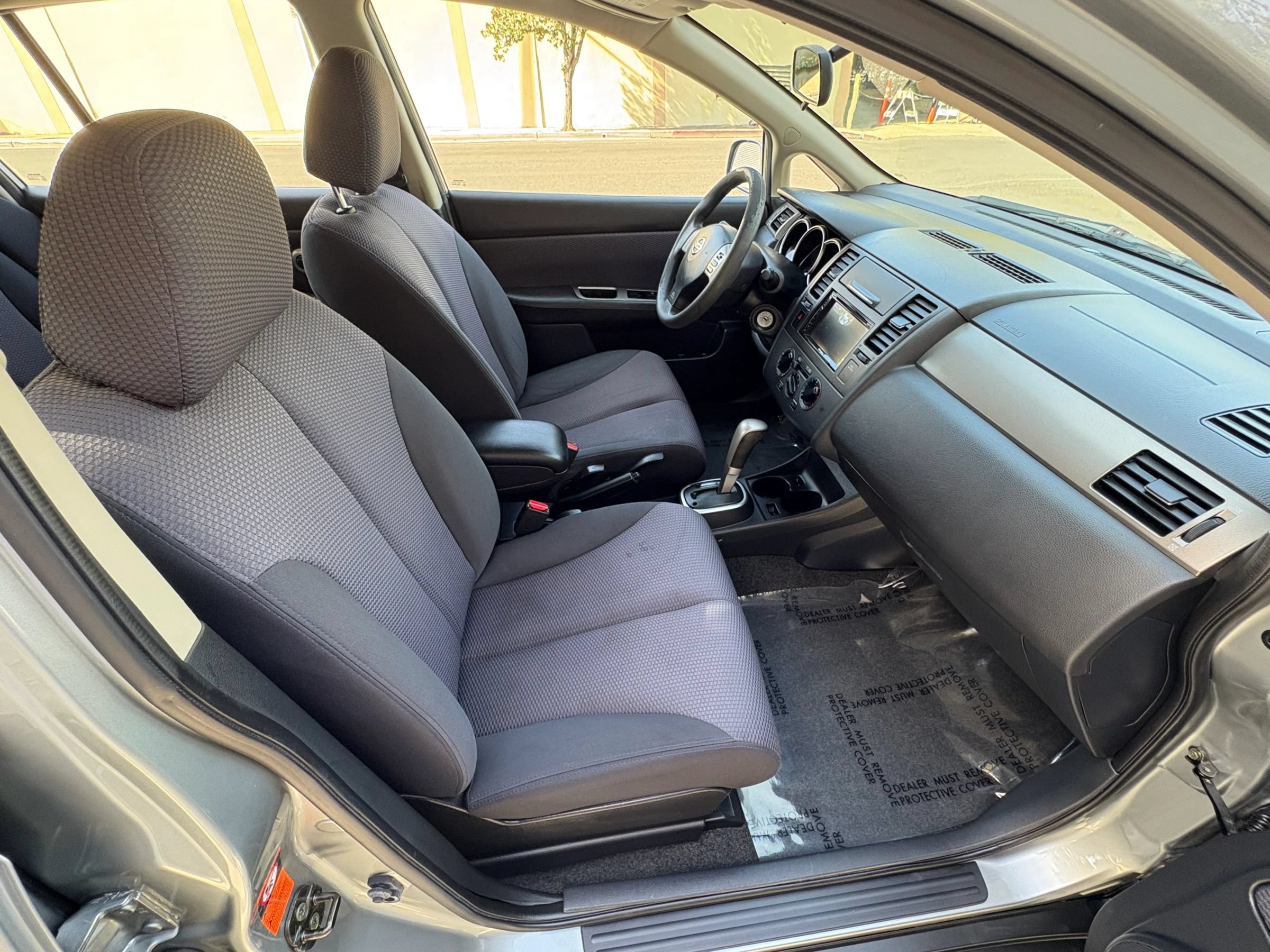 Used 2007 Nissan Versa Hatchback FWD image 12