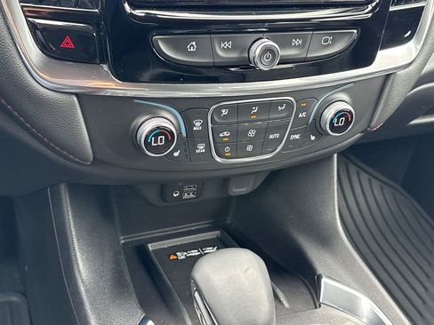 Used 2023 Chevrolet Traverse RS FWD image 26