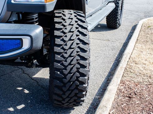 Used 2020 Jeep Gladiator Overland image 9