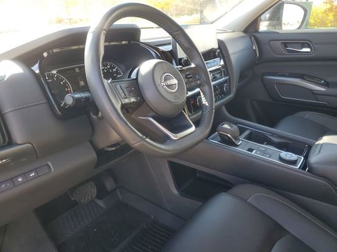 Used 2023 Nissan Pathfinder SL image 14